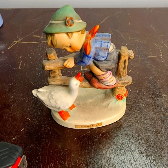 Vintage M I Hummel Goebel Barnyard Hero, 195 2/0 T